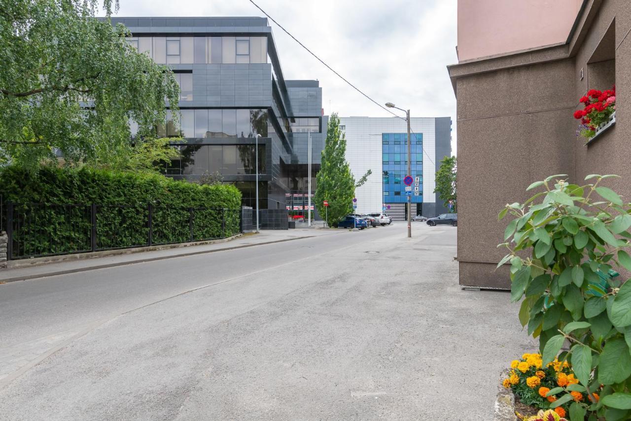 Cozy Stylish Studio Apartment With Free Parking By Centralapartments Tallinn Exterior photo